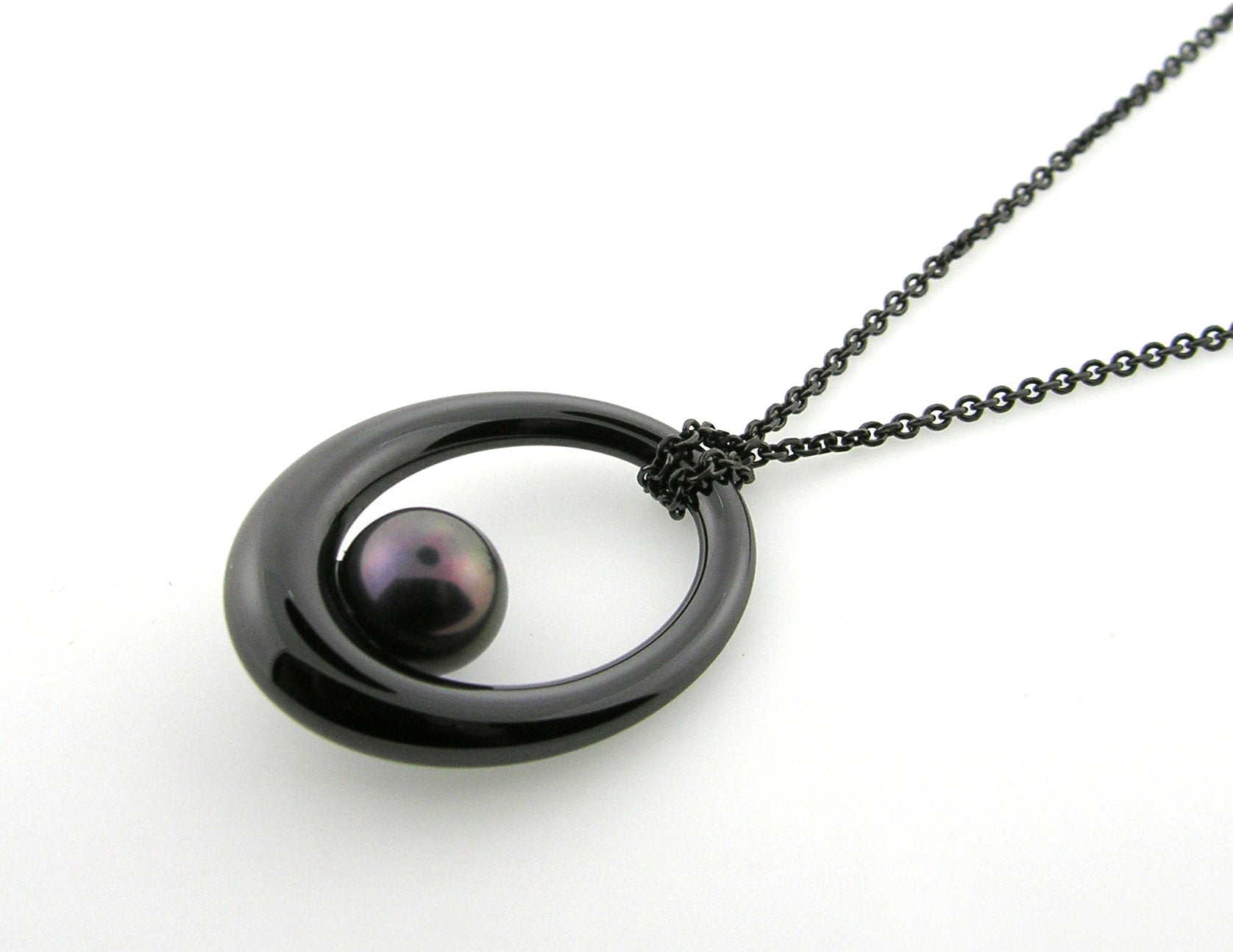 Ceramique Pearl Pendant