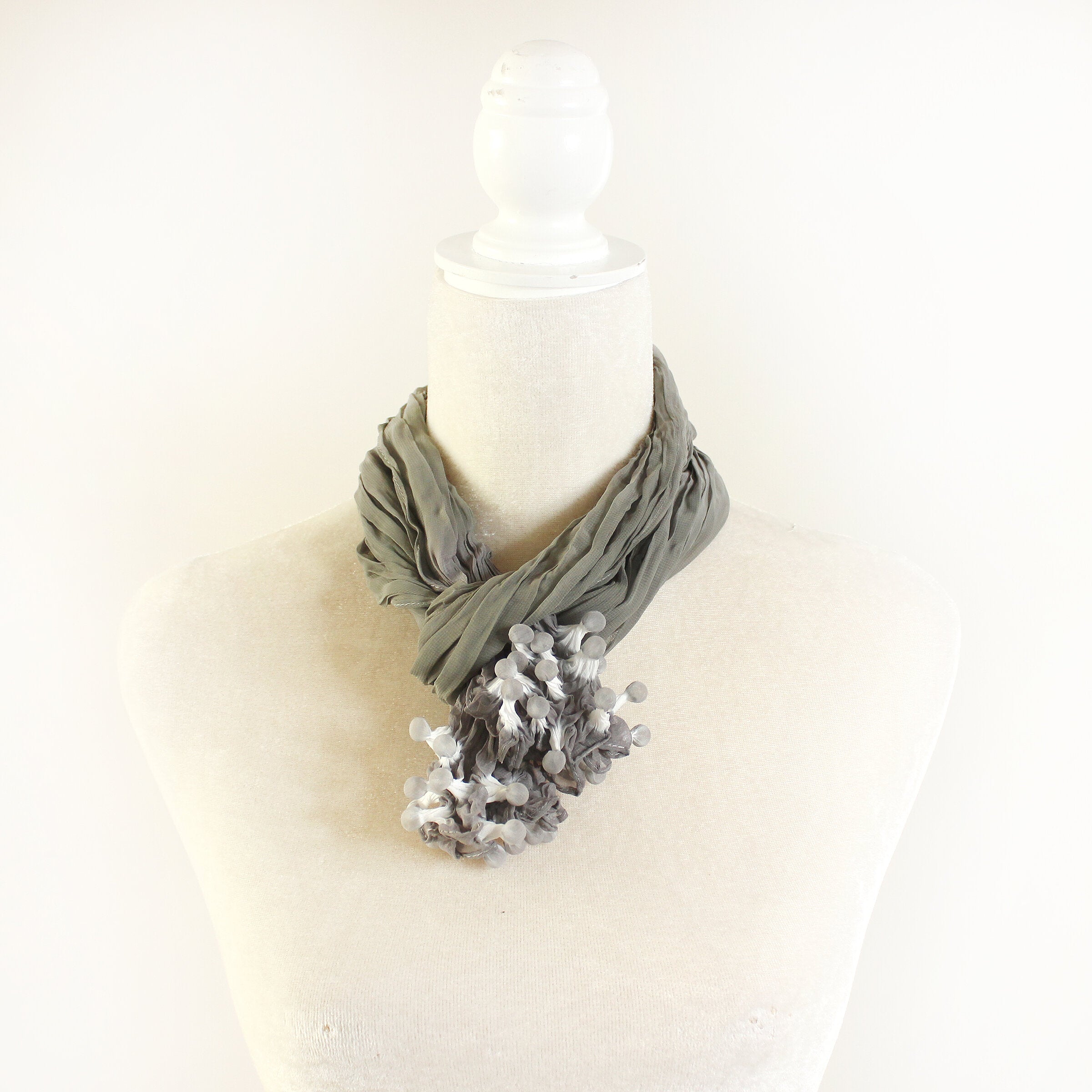 Small Ocean Epidermis Scarf-Dove | Photo by Yuh Okano