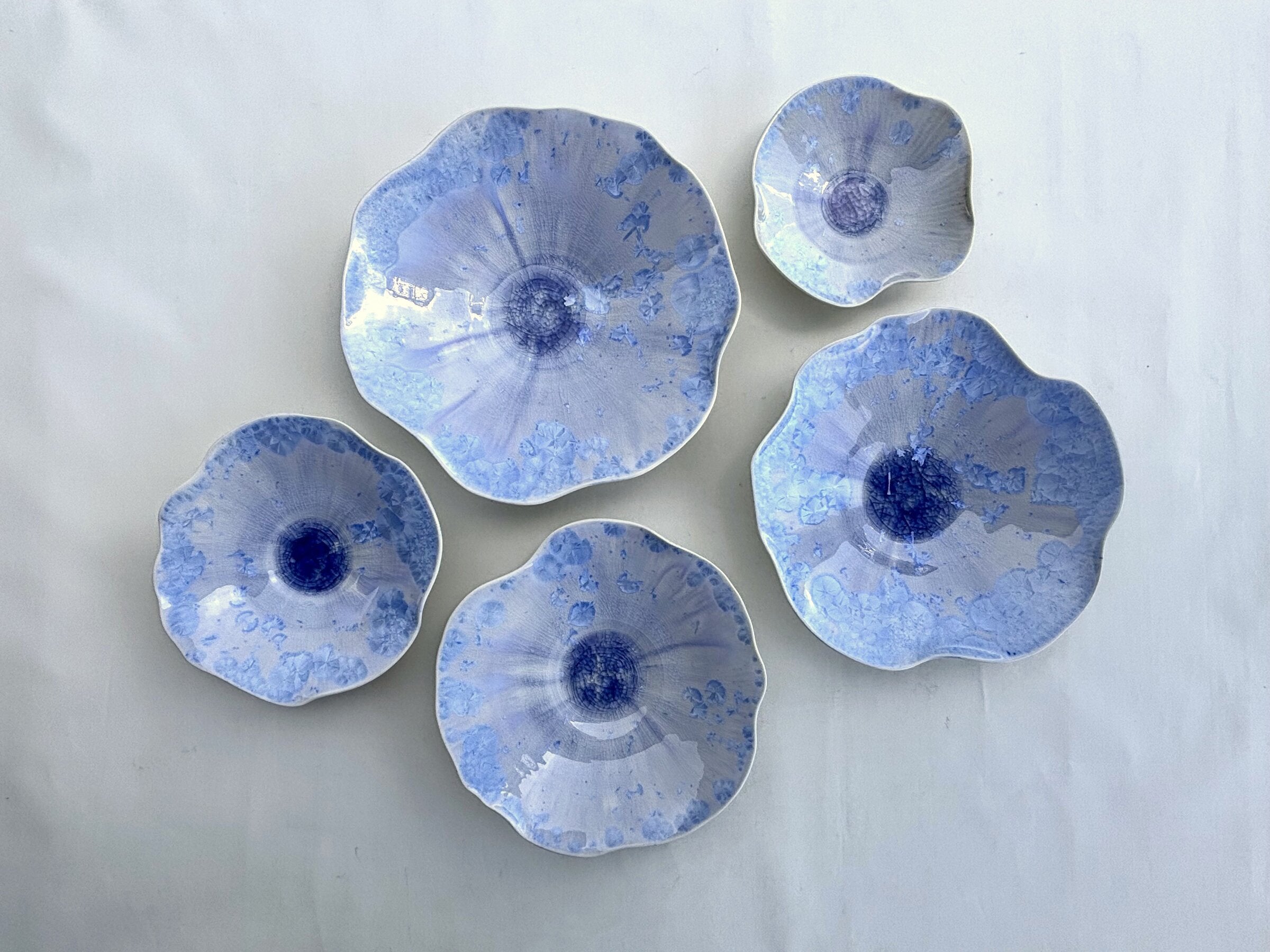 Carved Rim Crystalline Wall Bowls