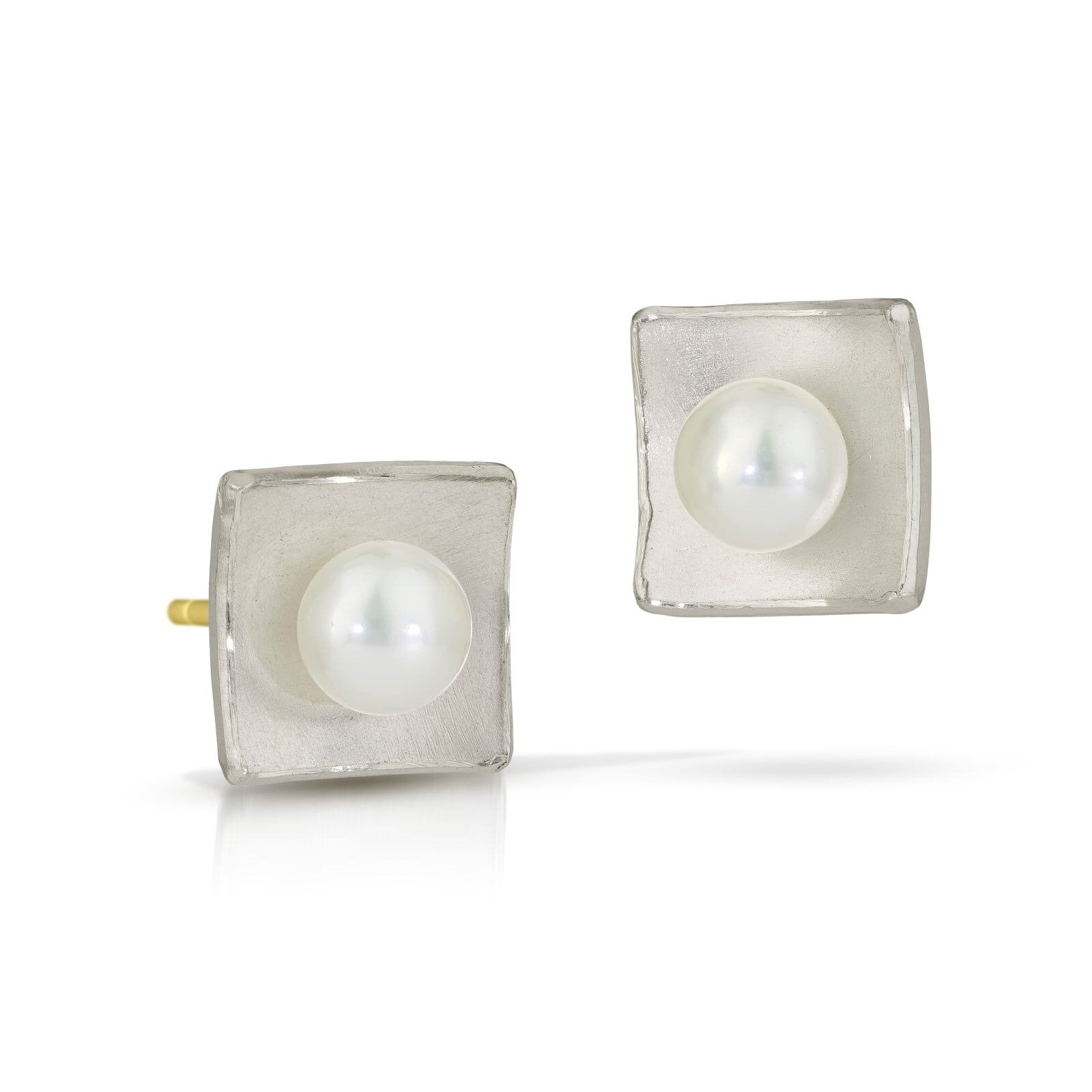 White Pearl, Large, 18k Gold Posts
