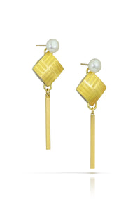 Transformative Pearl Dangle Earrings