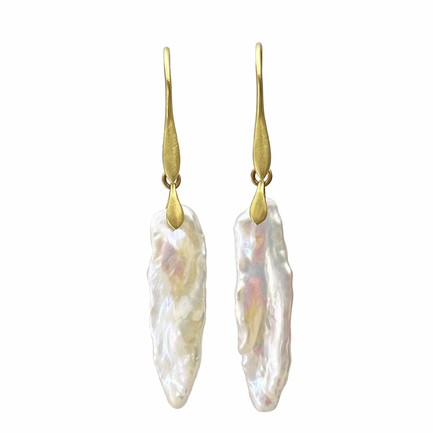 Elongated Petal Pearl Dancing Earring