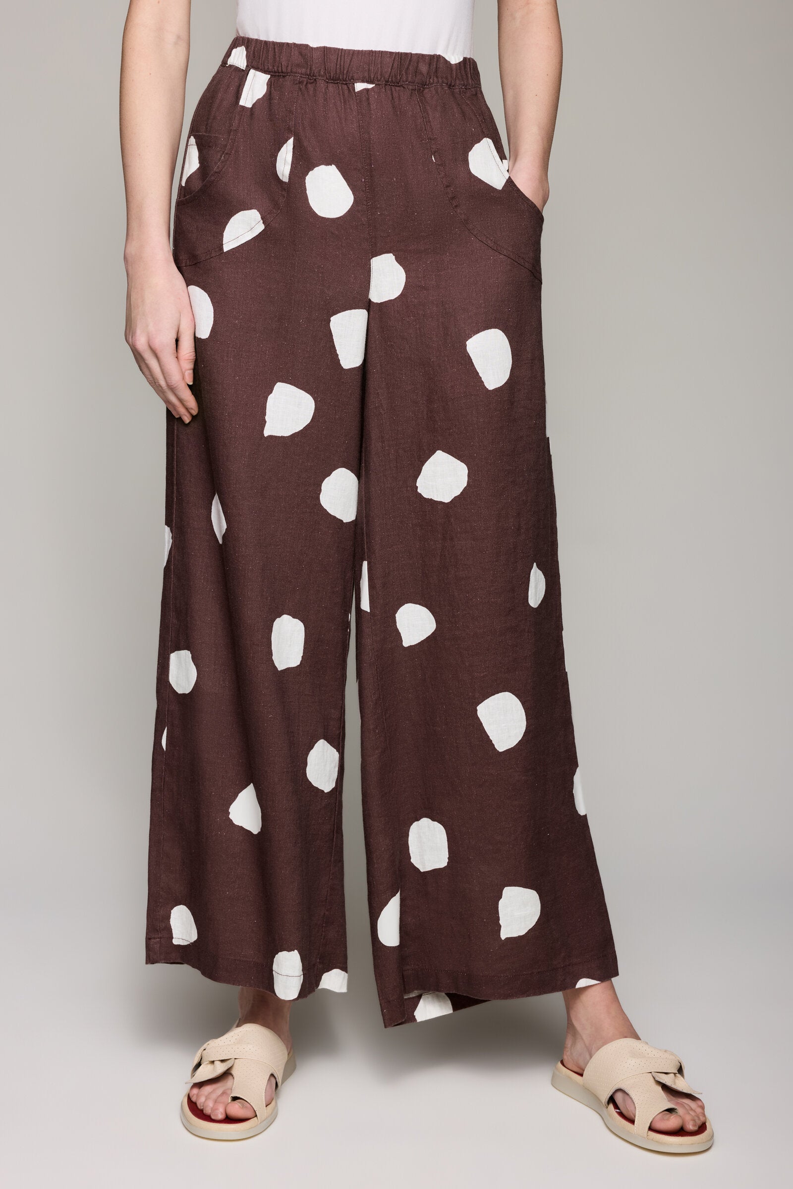 Espresso/Ivory Dot