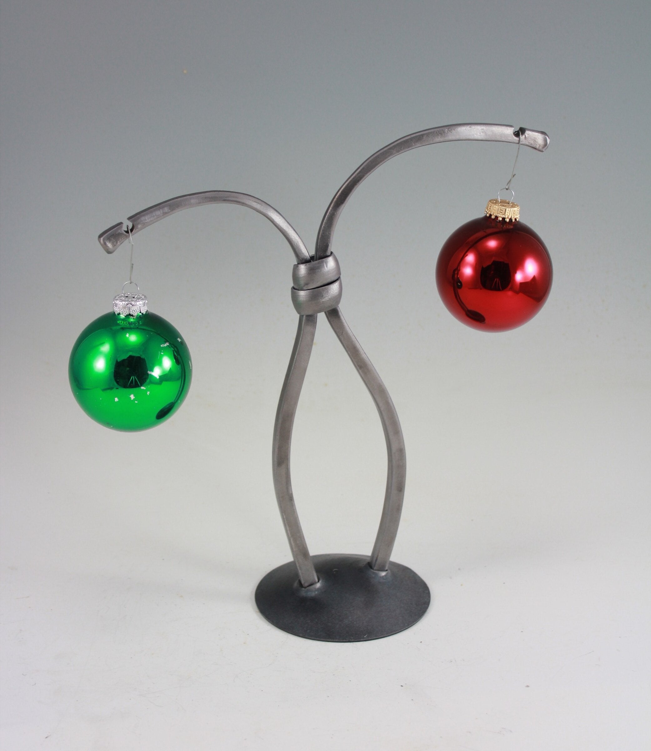 Knotted Ornament Display Stand