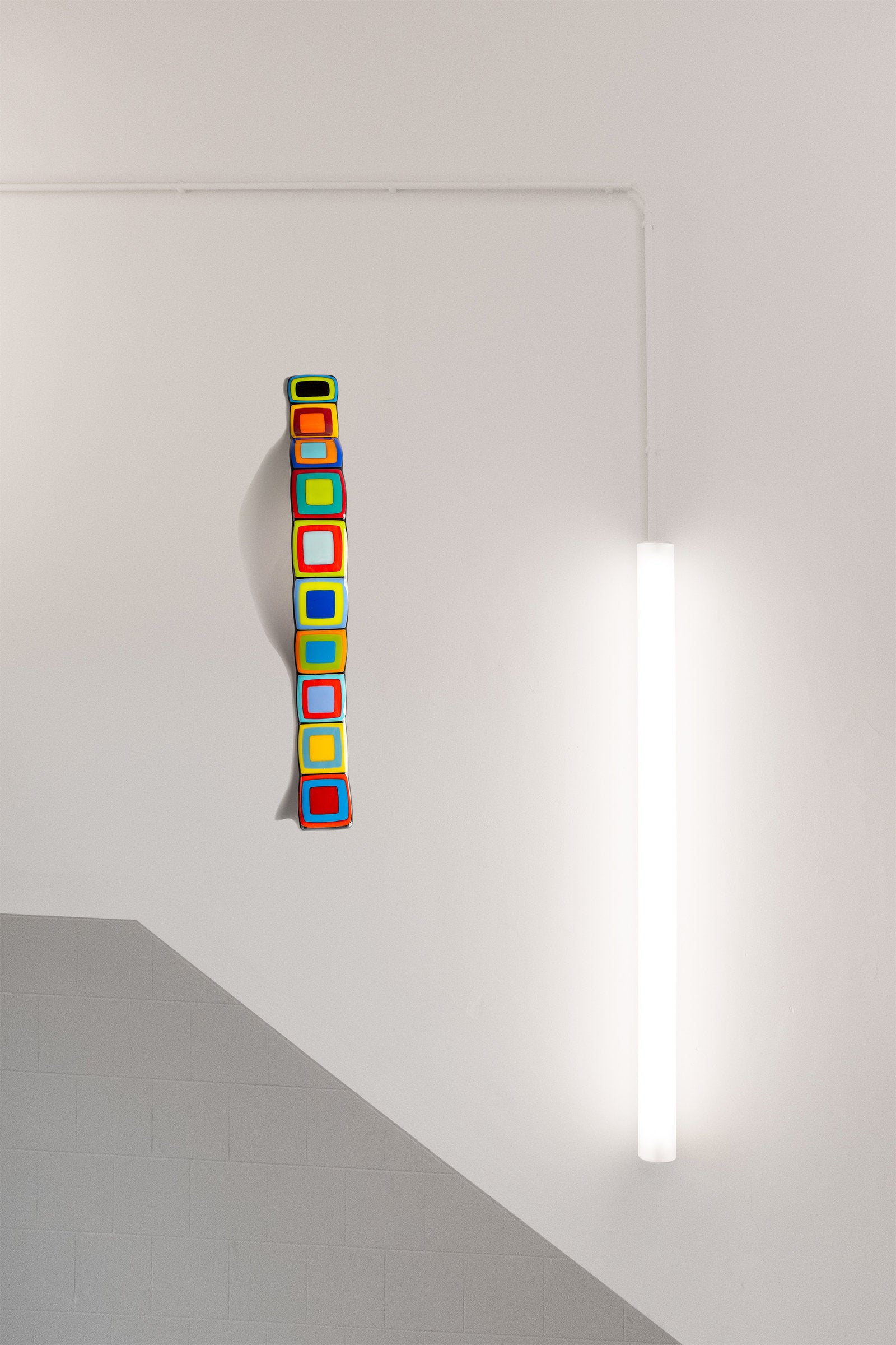Carnival Story Pole Wall Wave With Colored Centers