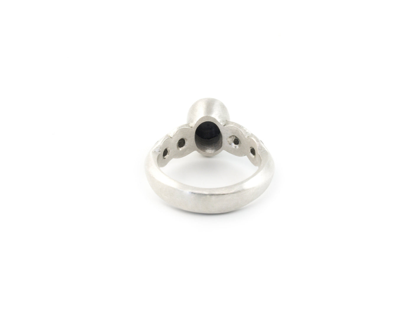 Scallop Ring with Australian Spinel