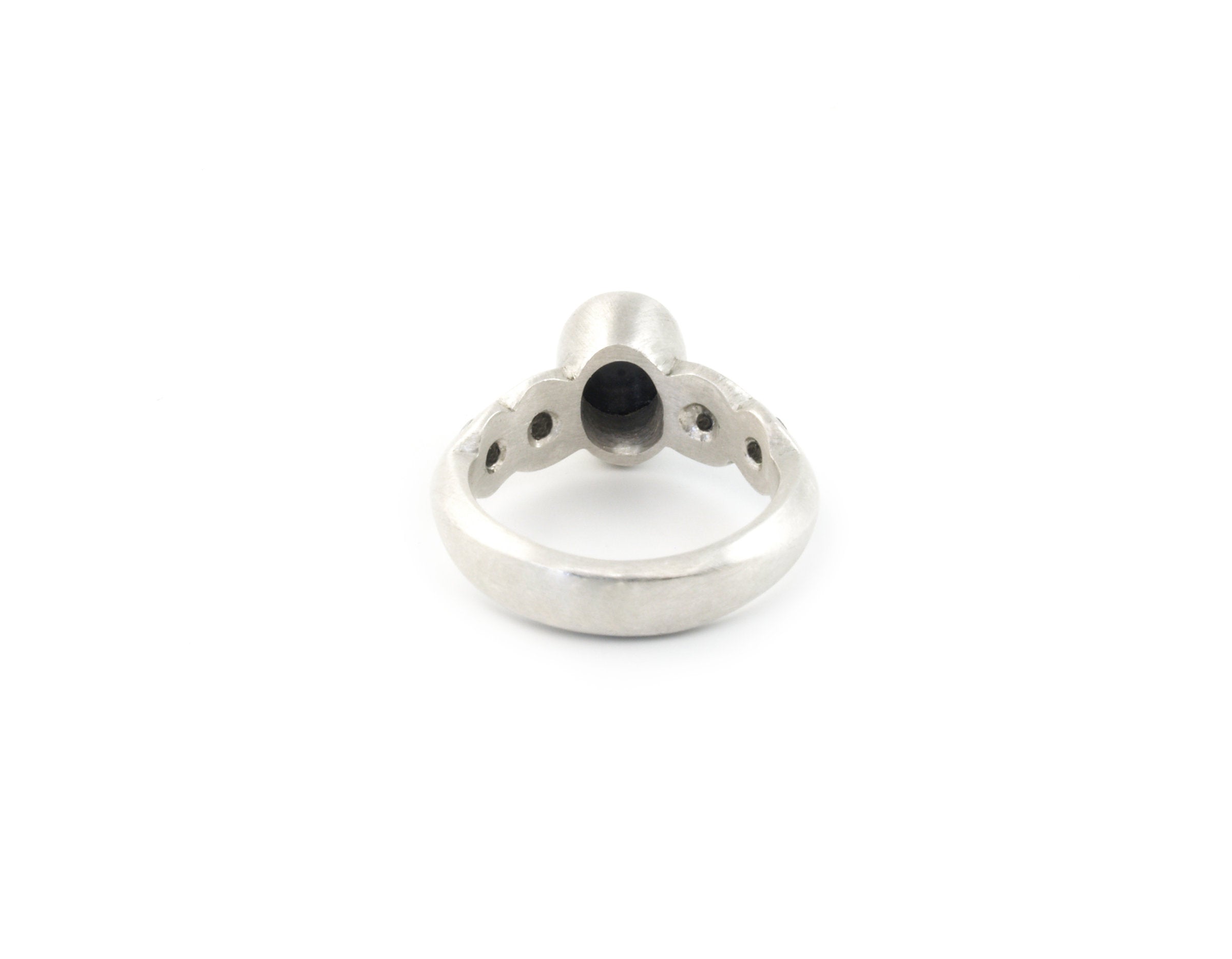 Scallop Ring with Australian Spinel