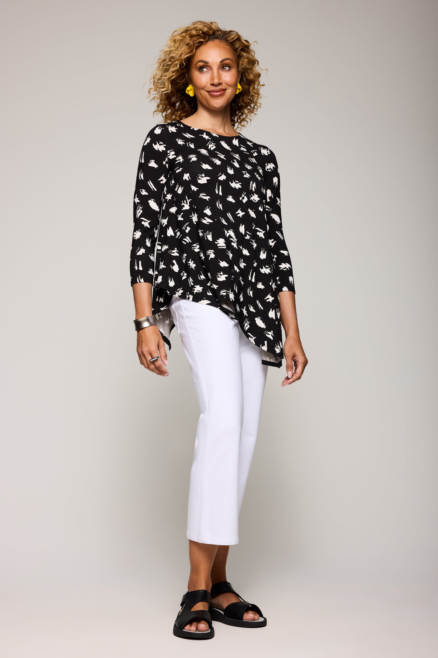 Black/White Freeform Dot