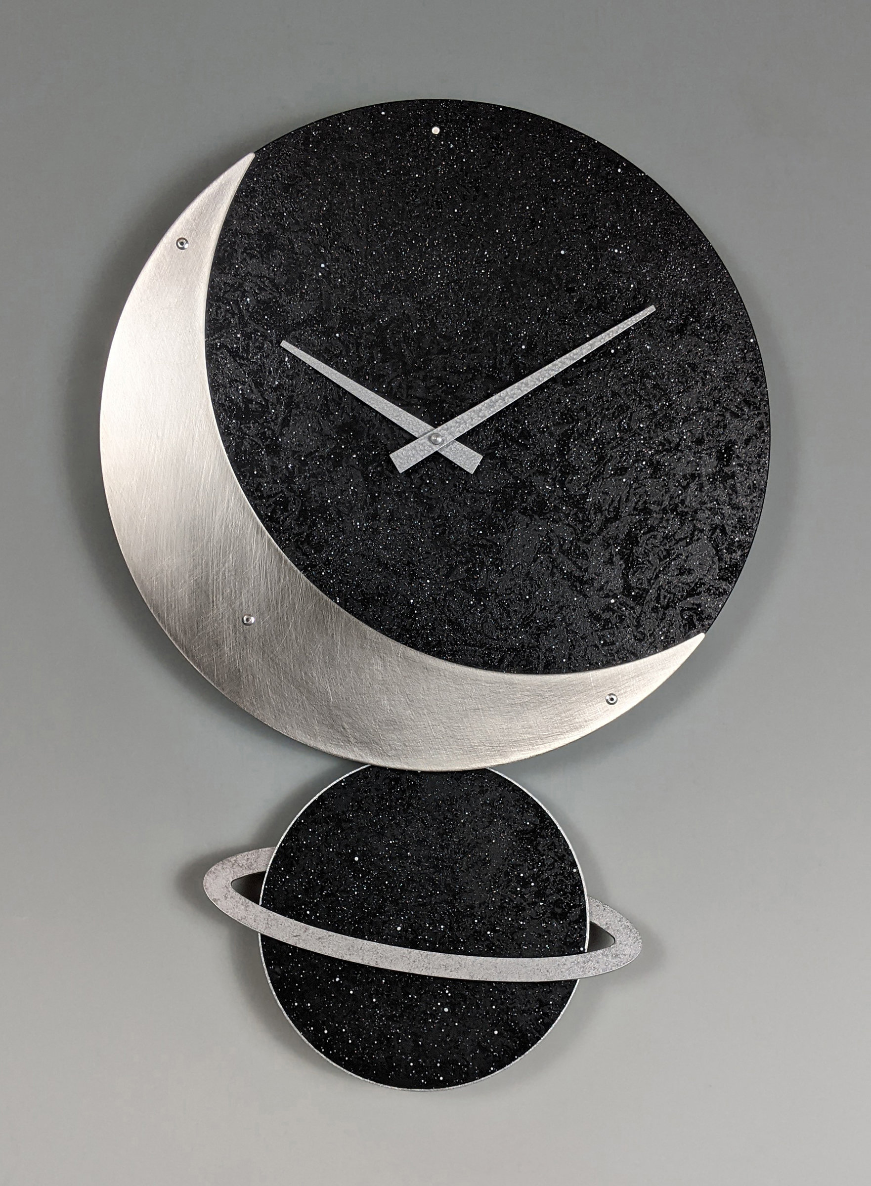 Splendor Table Quartz Clock with Pendulum 