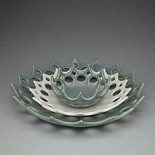 Set of Three Nesting Crown Bowls by Lynne Meade (Ceramic Bowl)