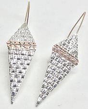 Stitched Diamond-Shaped Red Gold Earrings by Linda Bernasconi (Gold & Silver Earrings)