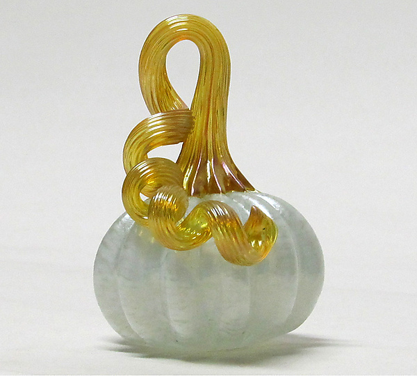 Miniature Opalescent Pumpkin by Ken Hanson and Ingrid Hanson (Art Glass ...